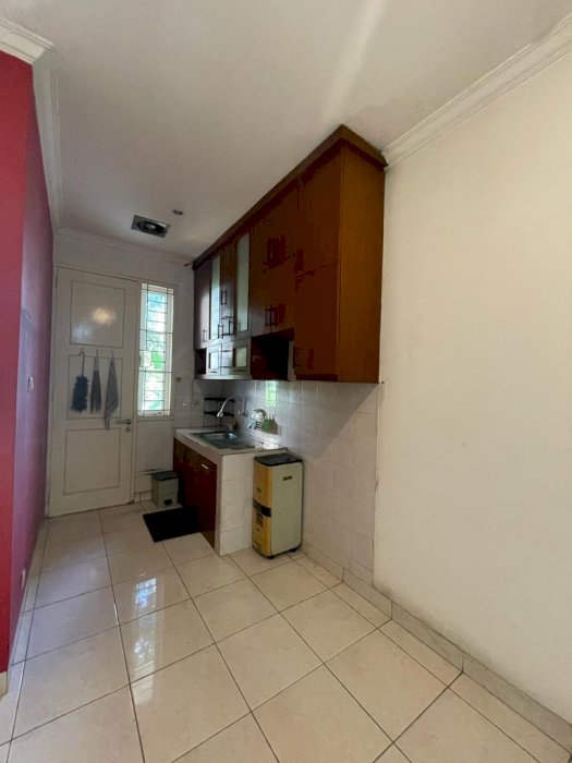 Rumah 3 lnatai siap huni