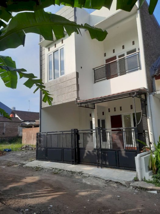 DI JUAL RUMAH 2 LANTAI DI MAGELANG