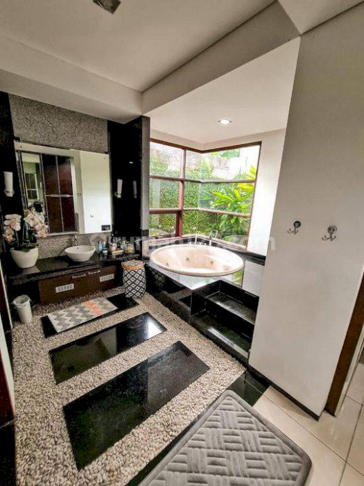 Dijual Rumah di Jatisampurna Lokasi Strategis 5 Menit Dari Jalan Dan