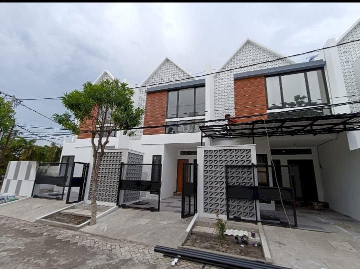 RUMAH GRESS  2 LANTAI GADING PERMAI SURABAYA