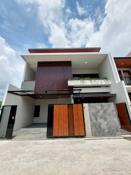 Rumah Mewah 2 Lantai Lokasi Sariharjo Sleman