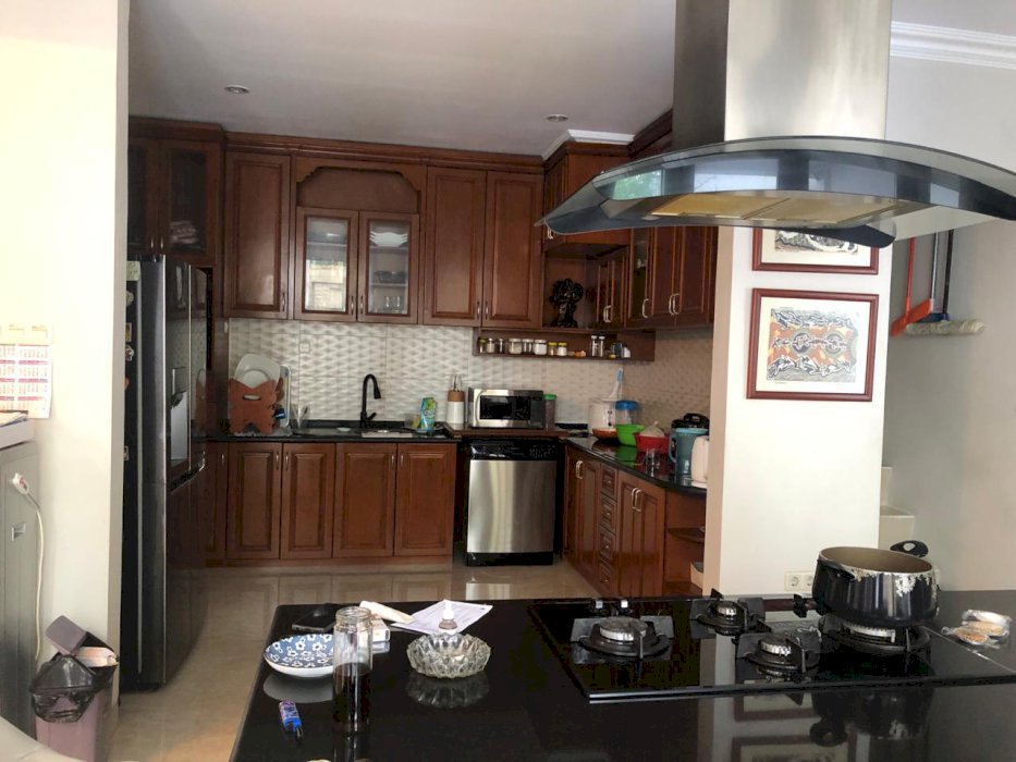 Rumah dengan kolam renang