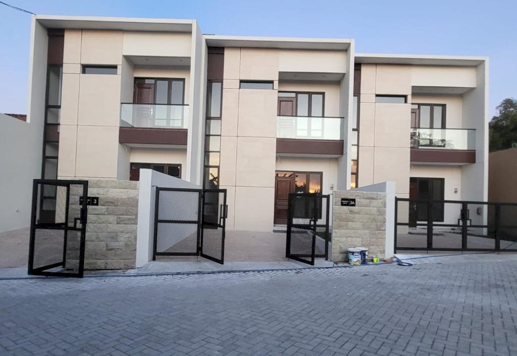RUMAH BARU GRESS 2 LANTAI SURABAYA BARAT