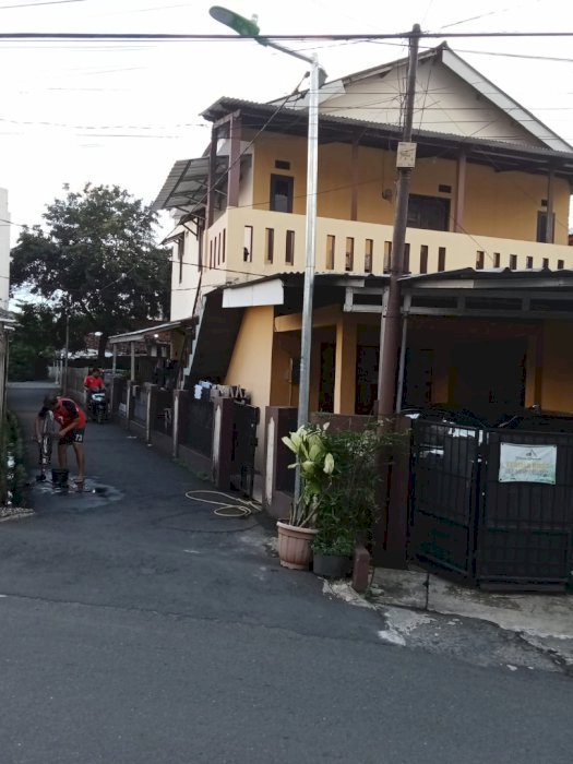 DIJUAL RUMAH PLUS KOSTAN LOKASI STRATEGIS DI JAKARTA SELATAN