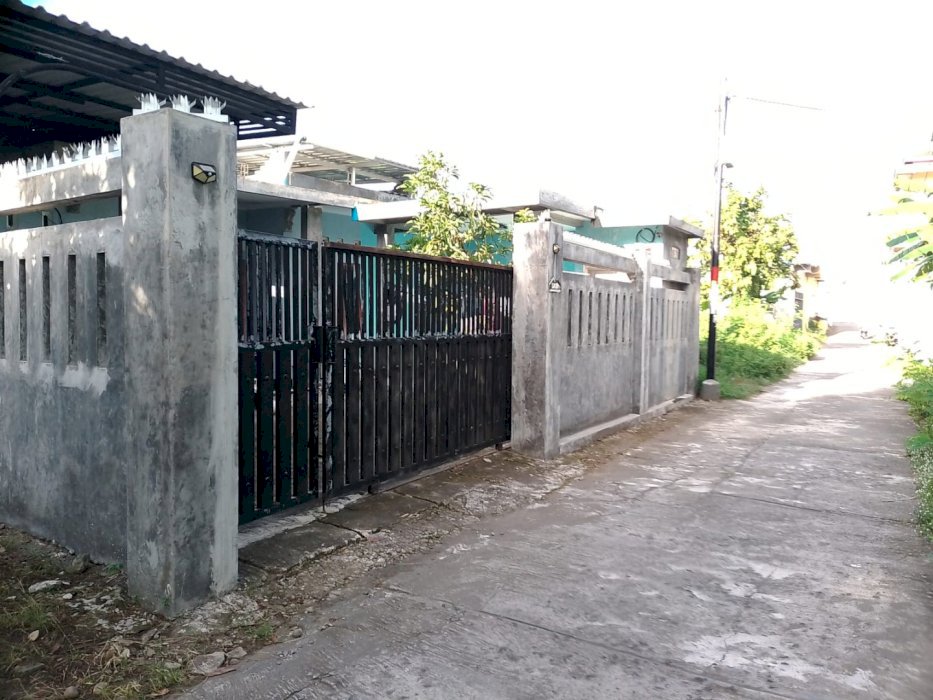 Tanah luas + 2 bangunan dan 2 kamar kos terjangkau dekat UMY, Alma ata