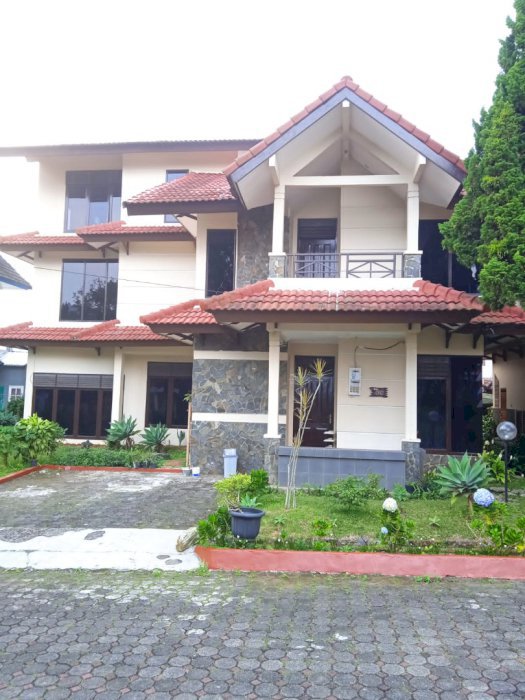 Villa canti di puncak dengan pemandangan gunung yg indah