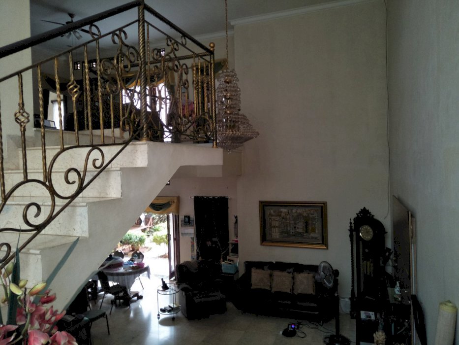 Rumah Mewah Pesona Khayangan Depok
