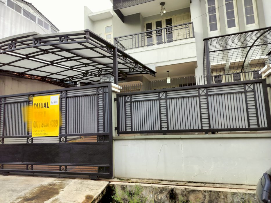 Rumah 2 lantai lebar 12meter dekat .jalur LRT dan fasum2