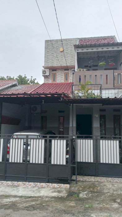 Dijual rumah 2 lantai .tempat strategis