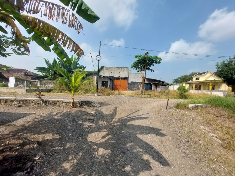 DIJUAL TANAH BONUS BANGUNAN RUANG USAHA DI KEDAMEAN