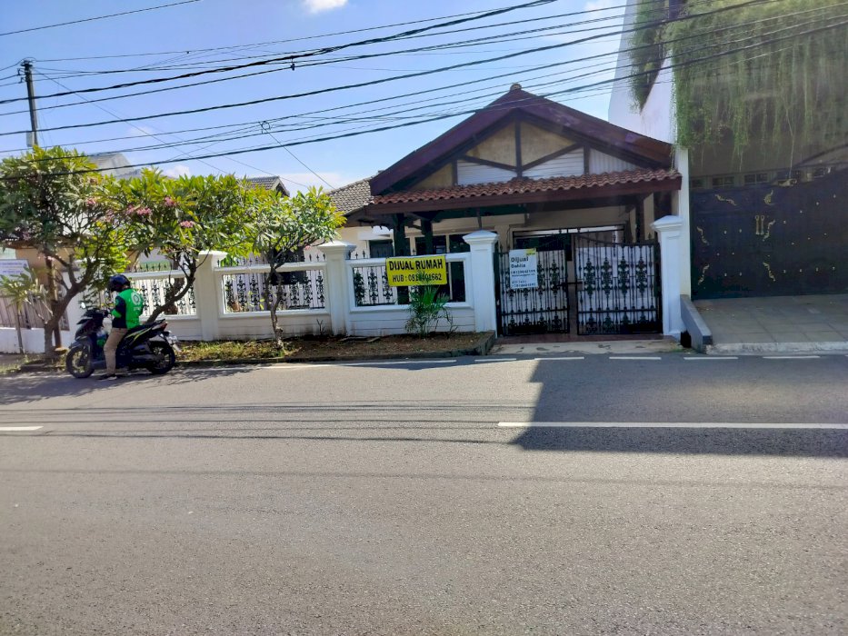 Rumah  1 lantai lebar 14m.depan Jalan 2.jalur dan  aman