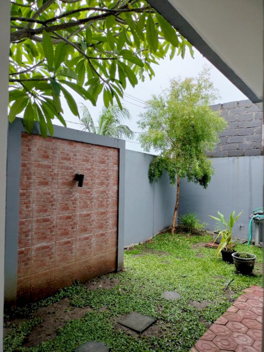 Dijual rumah posisi pojok free AC 2 unit