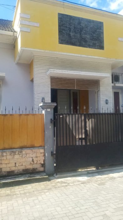 DISEWAKAN RUMAH VILLA LOKASI SANGAT STRATEGIS DI SLEMAN