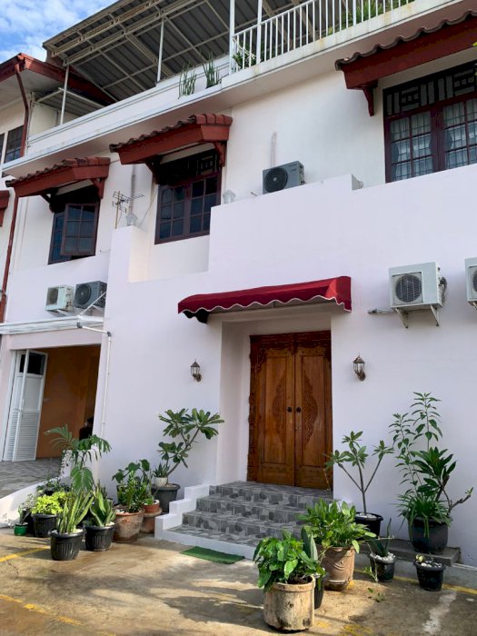 Rumah 3 lantai lebar 10m dekàt tol dan dekat SEK penabur