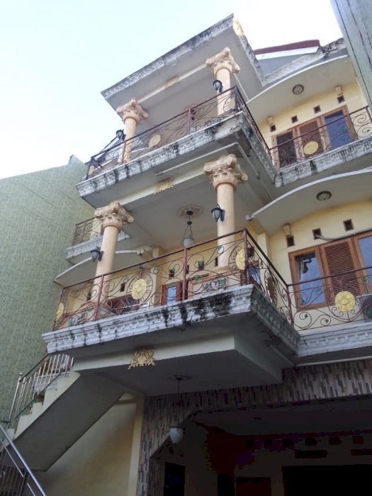 Dijual Rumah Modern dan Mewah 3 Lantai di Daerah Tebet Jakarta Selatan