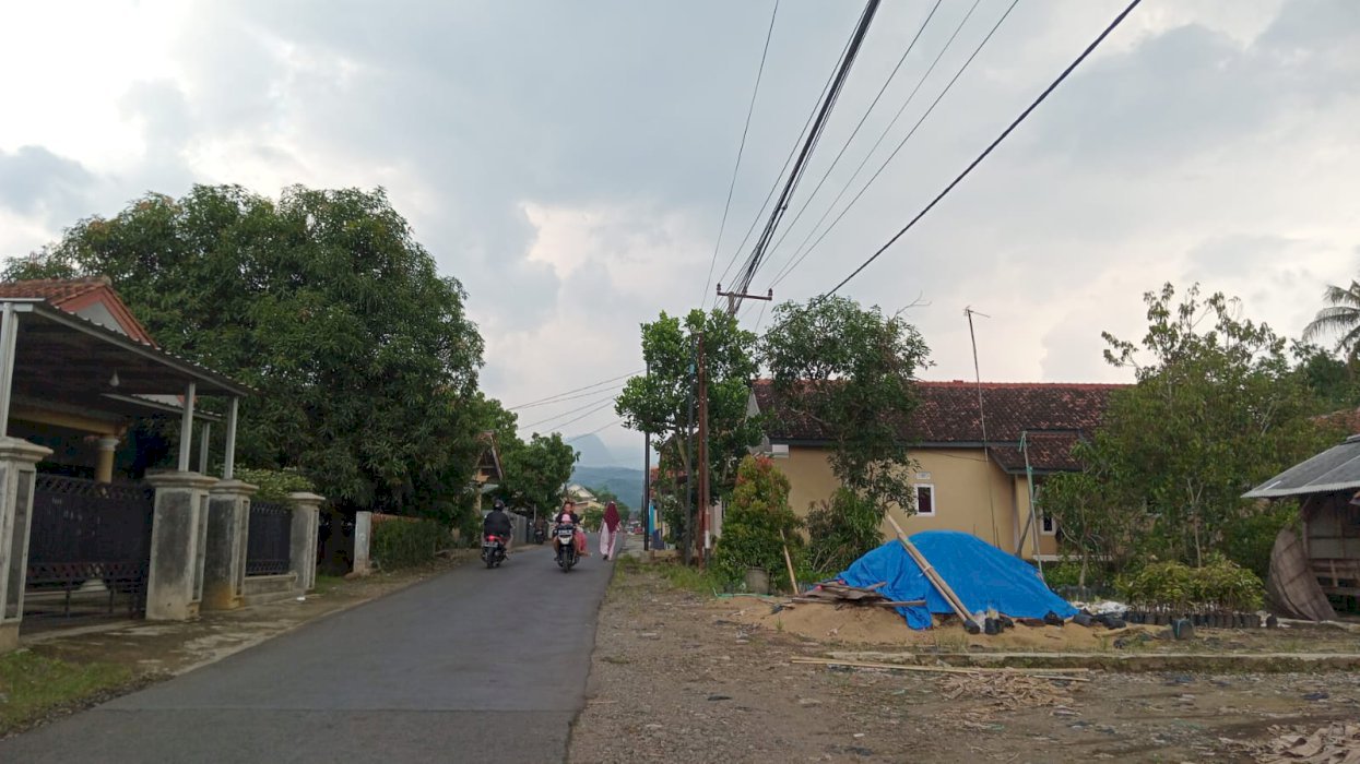 DI JUAL TANAH DI PINGGIR JALAN RAYA LUAS 1 HEKTAR LEBIH DI JATIWANGI