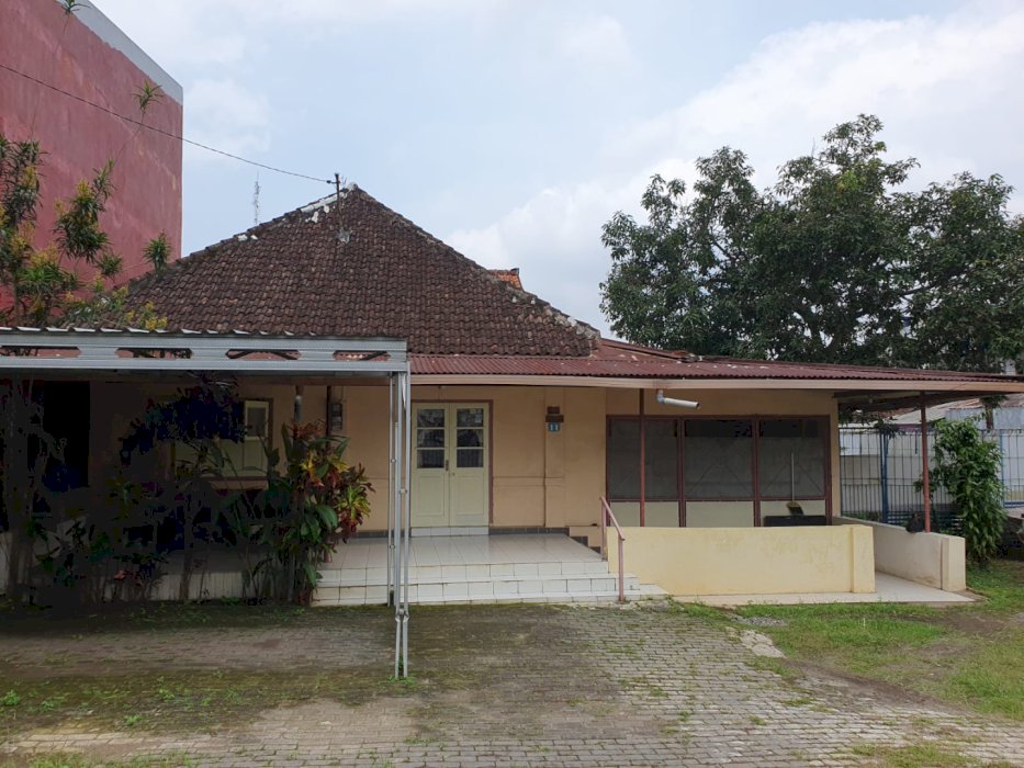 Jual rumah pinggir jalan