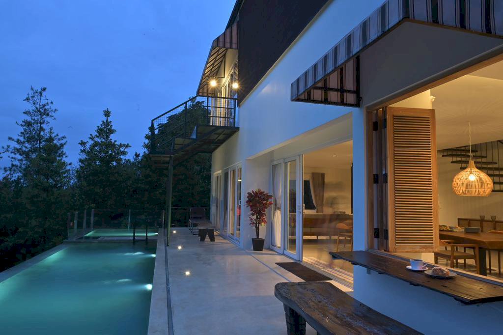 DIJUAL VILLA FULL FURNISHED DI LEMBAH DAGO BENGKOK BANDUNG