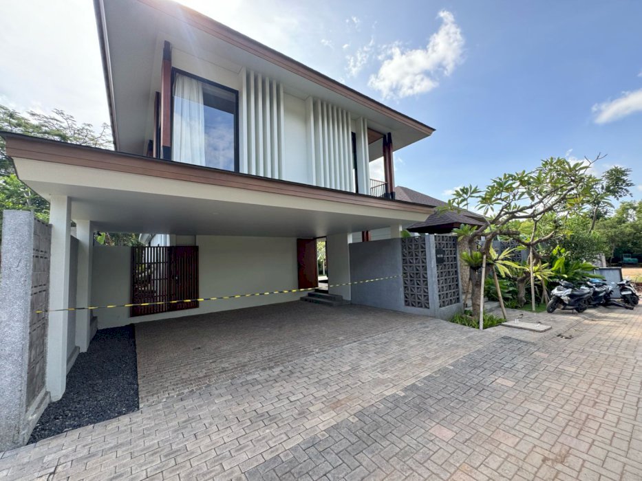 DIJUAL RUMAH MEWAH 2 LANTAI PUPUTAN RENON BALI