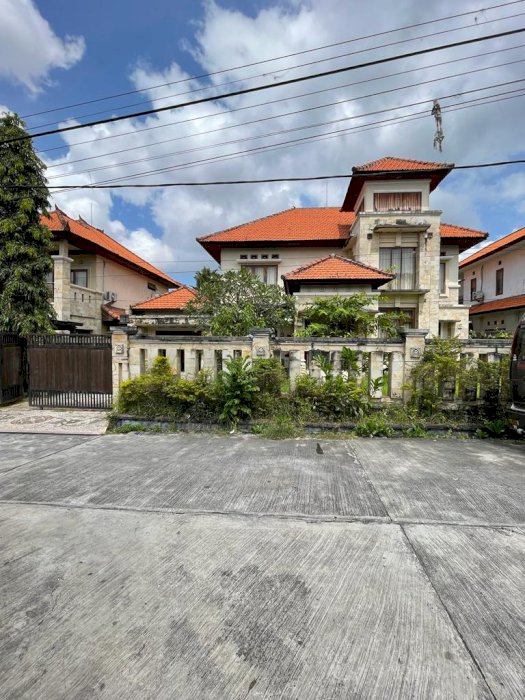 DISEWA ATAU JUAL RUMAH MEWAH 2 LANTAI BADUNG BALI