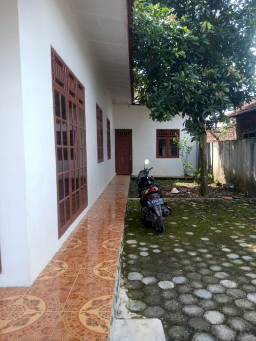 DI JUAL RUMAH LUAS 283 M2 STRATEGIS DEKAT DENGAN SEKOLAHAN DI PEMALANG