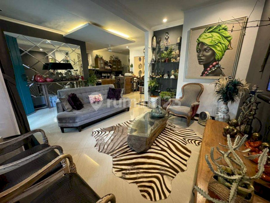 Di Jual Cepat!! Very Stylish Eclectic Designed House At De Latinos