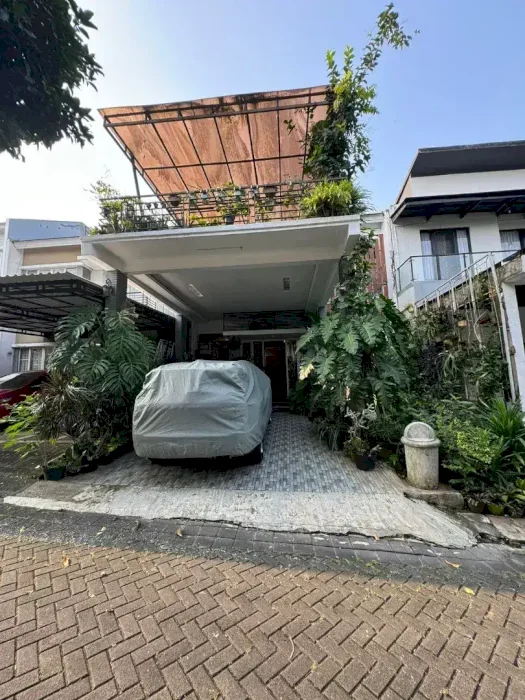 Di Jual Cepat!!  Rumah Fully Renovated, Semi Furnished Asri, Siap Huni