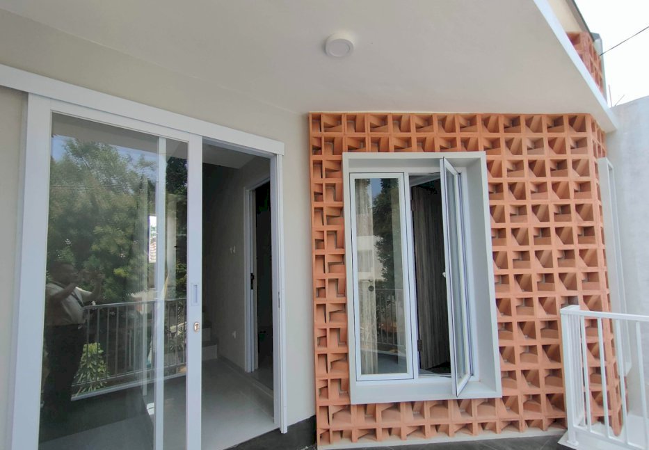 DIJUAL RUMAH BARU 3 LANTAI SIAP HUNI DI JAGARAKSA JAKARTA SELATAN