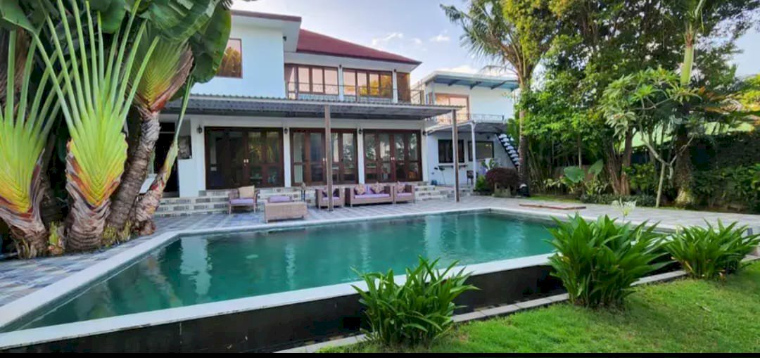 DIJUAL VILLA LUXURY DEKAT TUMBUK BAYUH DAN CANGGU BALI