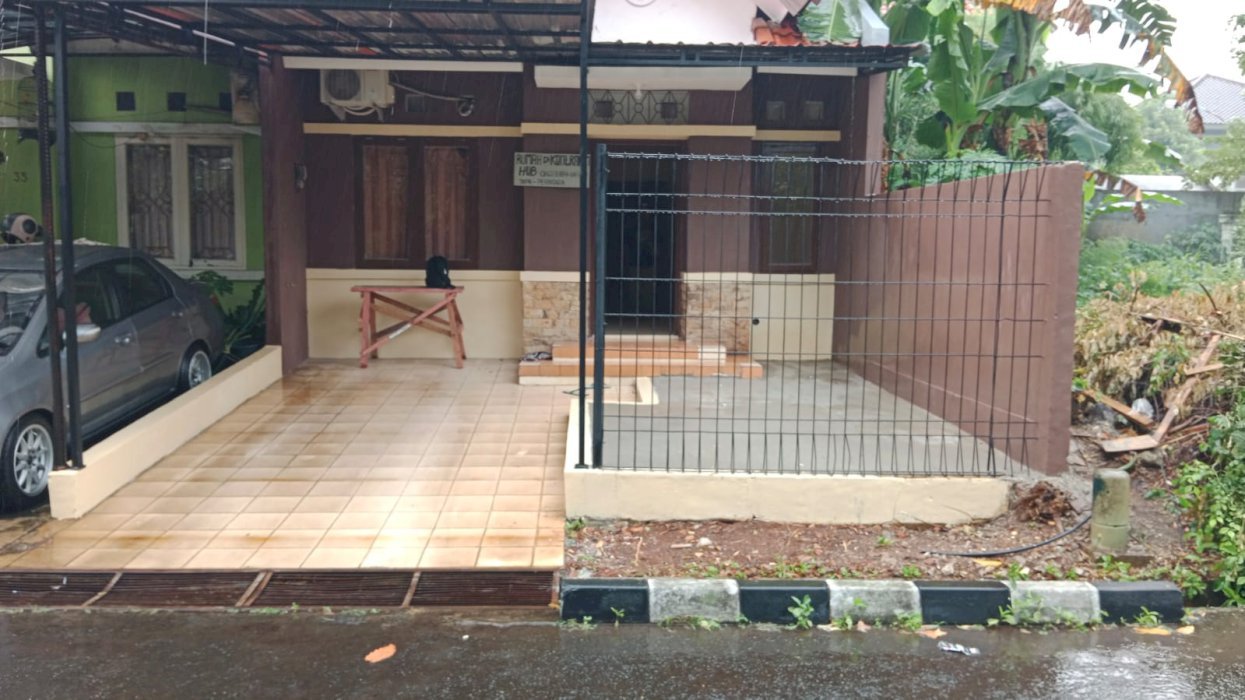 DI SEWAKAN RUMAH DUA LANTAI SATU TAHUNAN DI KARAWACI TANGGERANG