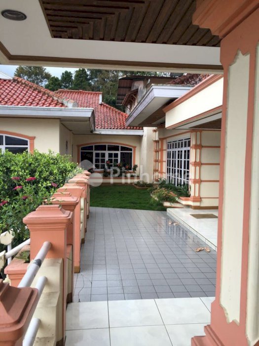 RUMAH VILLA MEWAH DAN INDAH MEMPESONA