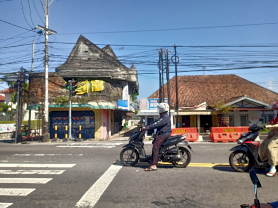 Jual tanah dan bangunan lama