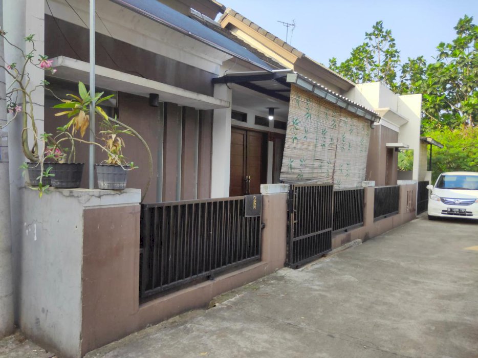 DI JUAL RUMAH STRATEGIS DI CIPAYUNG JAKARTA TIMUR