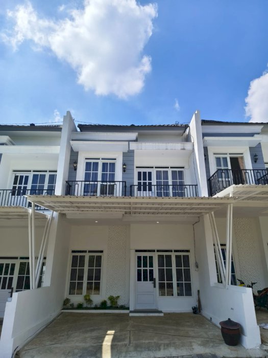 DIJUAL RUMAH VILLA 2 LANTAI DI LAWANG MALANG