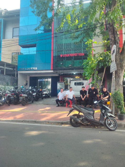 Ruko 3 lantai lebar 4 meter dekàt Jalan utama Bisa klinik Atau bank