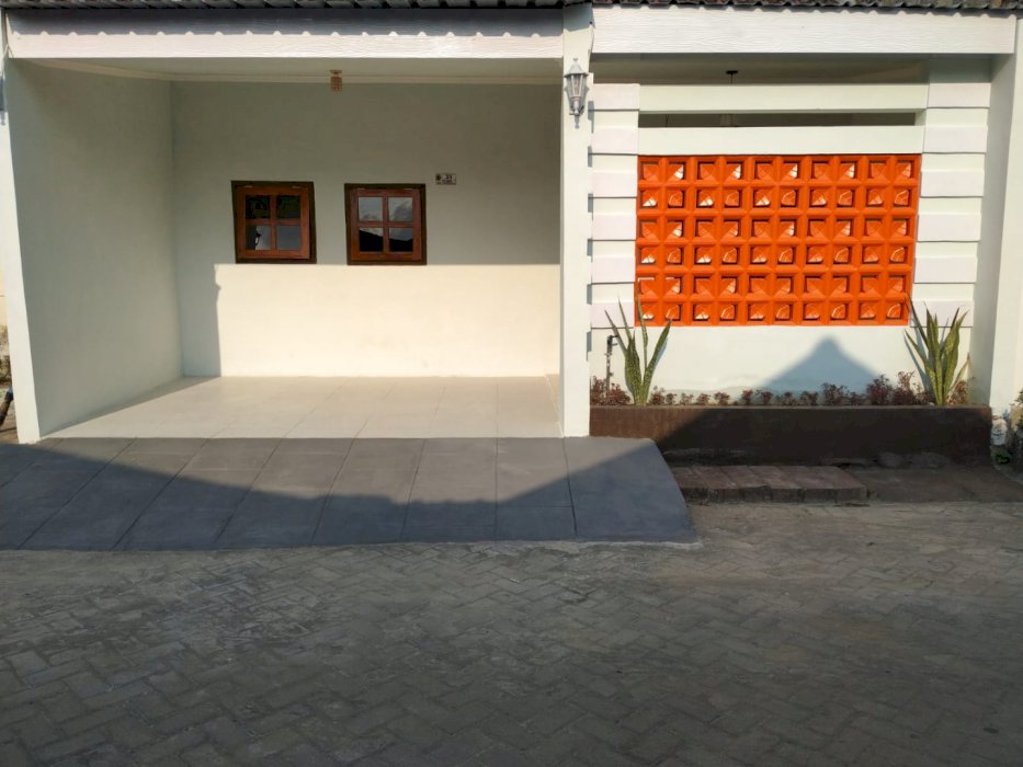 DI JUAL RUMAH DI DAERAH PERUMAHAN NGANTRU TALUNGAGUNG
