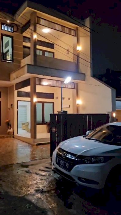 DIJUAL RUMAH 3 LANTAI STRATEGIS DI KOTA MALANG