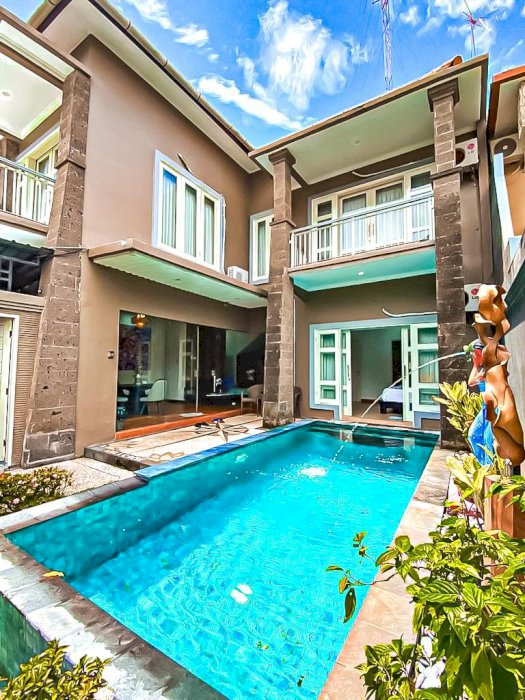 DIJUAL RUMAH SEMI VILLA LOKASI KUTA SEMINYAK BALI