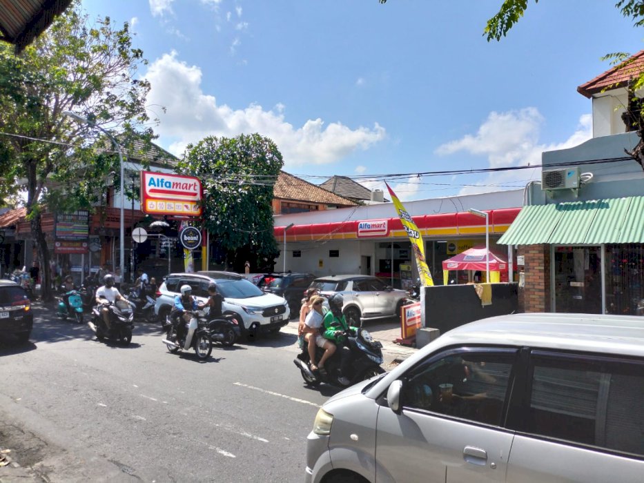 DIJUAL TANAH KOMERSIL BONUS TOKO DAN RUMAH DI LEGIAN SEMINYAK BALI