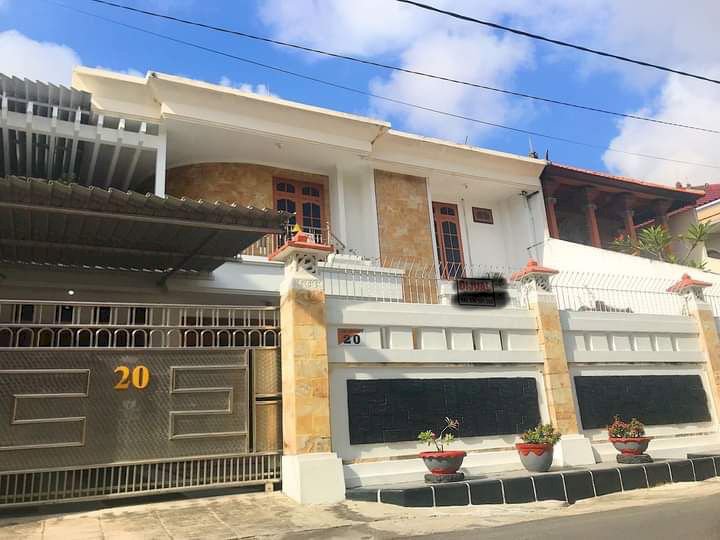 Jual Rumah  jl ciung wanara  renon