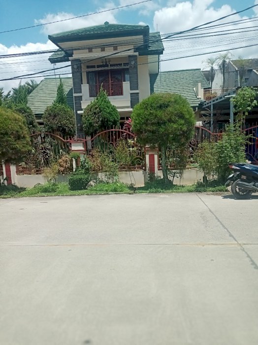 Rumah besar sttategis