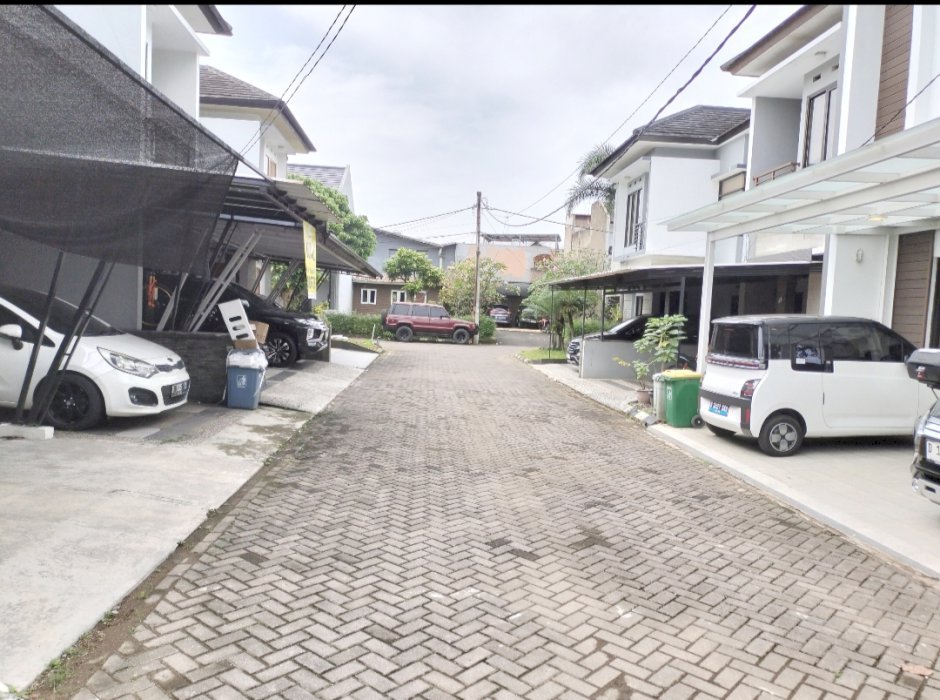 Jual rumah minimalis terawat 2 lantai daerah strategis Cimahi Utara