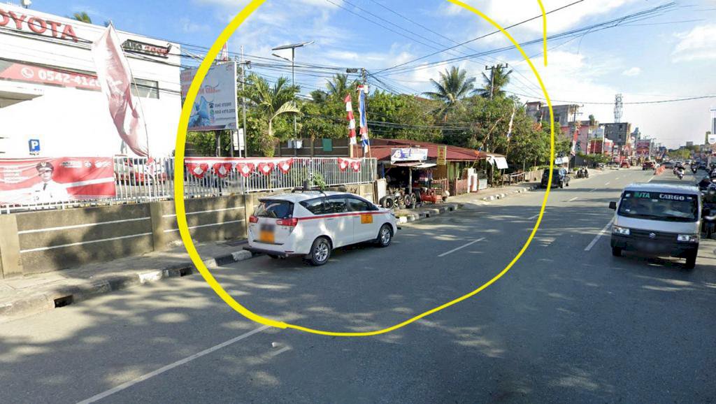 Tanah di tengah kota