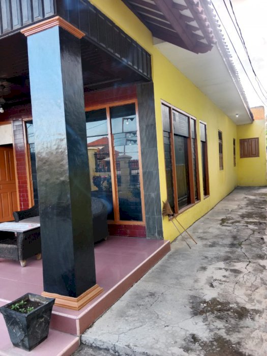 Rumah jalan pantura besar