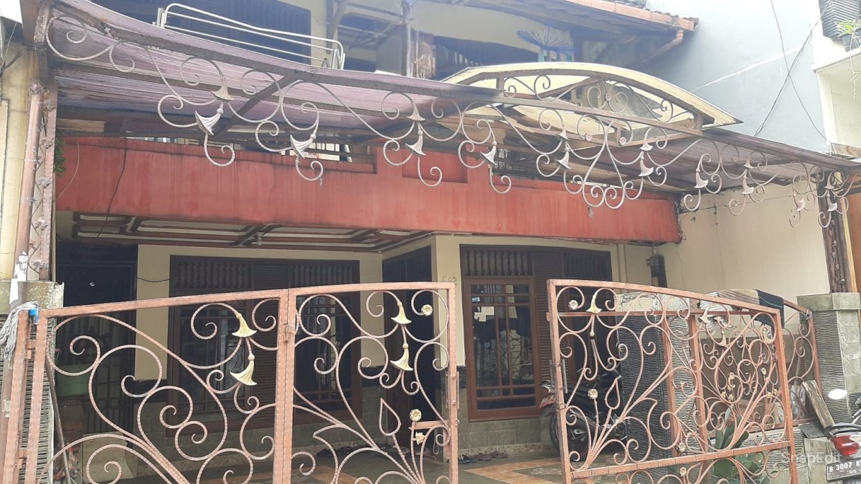 Dijual rumah 2 lantai di pondok cipta bintara