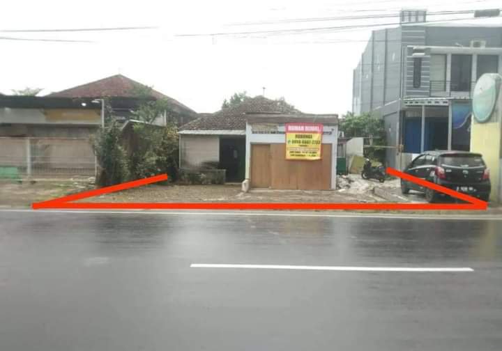 RUMAH STATEGIS ( DEPAN JALAN RAYA ) Sokaraja tengah