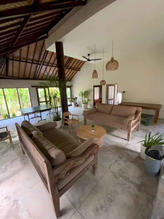 DI SEWAKAN VILLA SIAP HUNI DI PADANG LINJONG CANGGU BALI