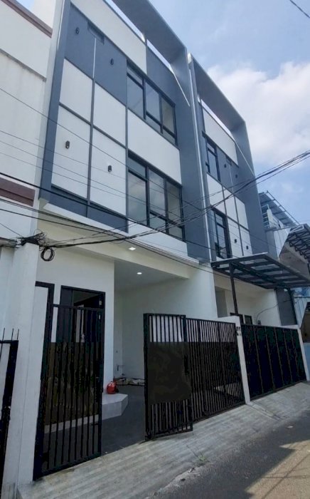 RUMAH BARU TANJUNG DUREN 3 LANTAI KAMAR MANDI CONNECTING