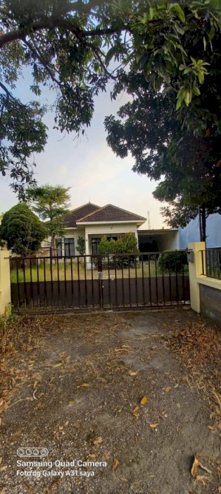 RUMAH DAN TANAH LUAS DI KARANGANYAR KOTA