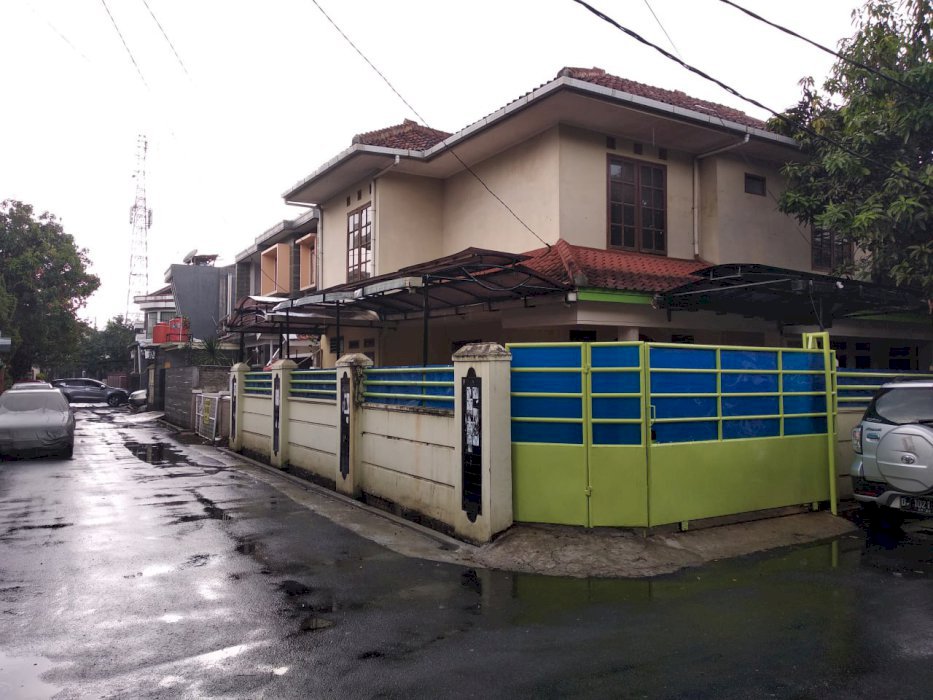 Turun Harga! Jual Cepat Rumah 2 Lantai, Pusat Kota Bandung, dekat Tol.